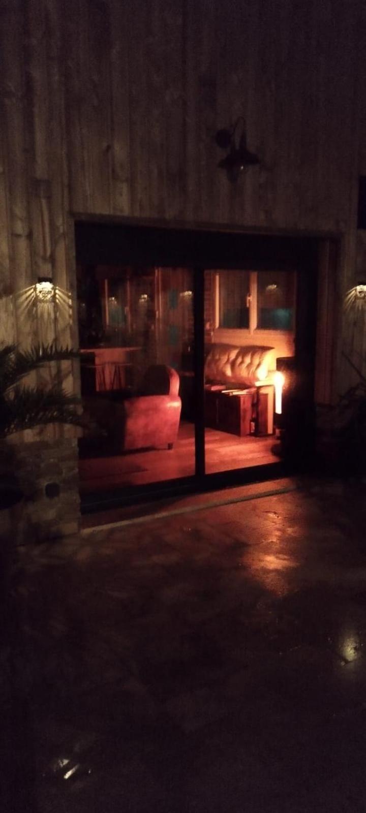 Chalet Industriel Avec Filet Et Spa Sorigny Buitenkant foto